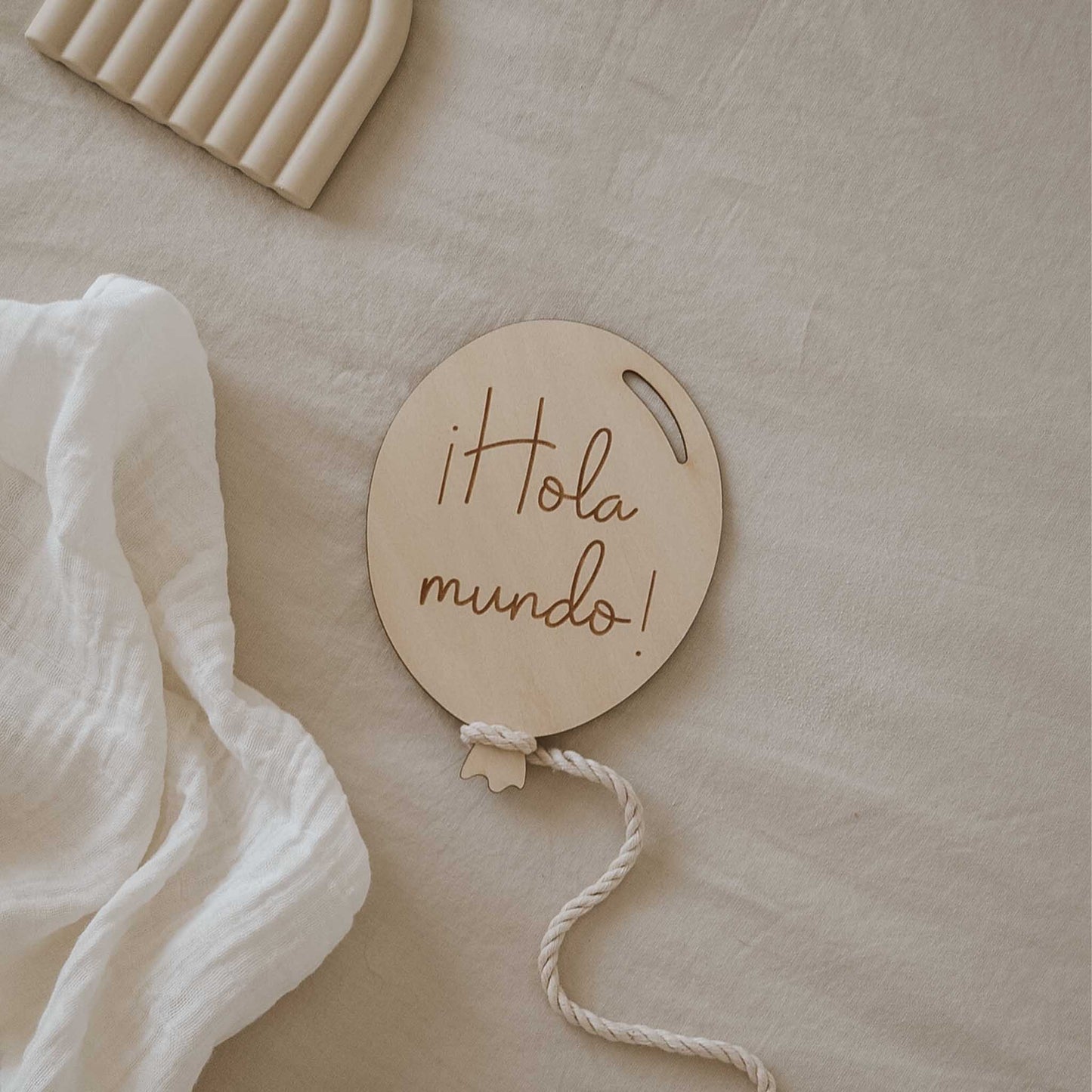 Globo de madera "Hola mundo"