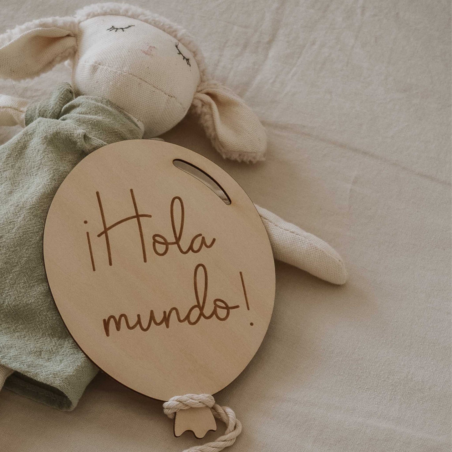 Globo de madera "Hola mundo"